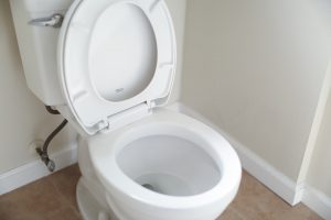 Bruine aanslag wc verwijderen, hoe pak je het aan?