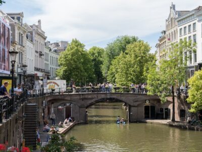 Waar woont Tineke Schouten