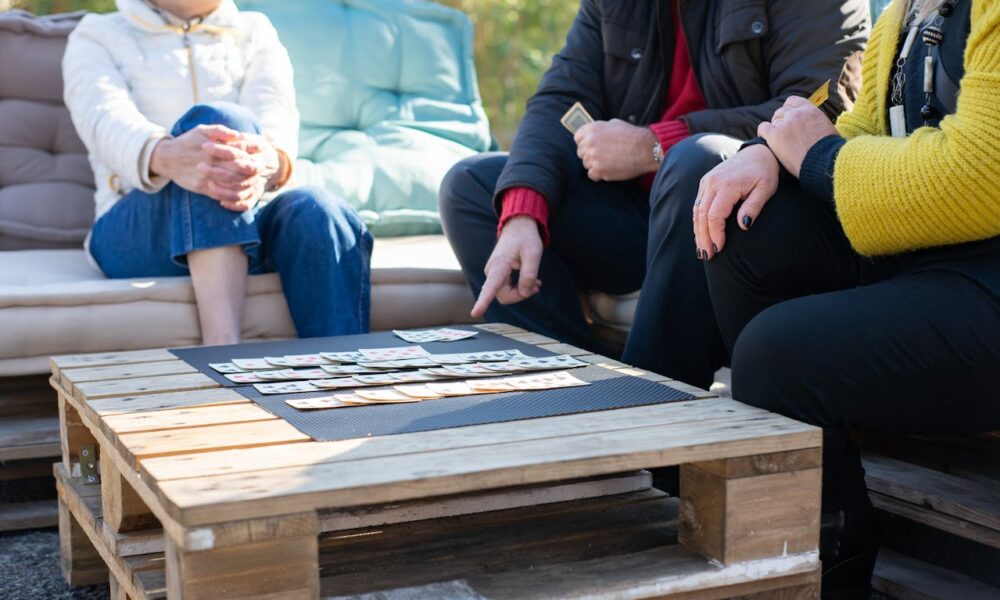 Makkelijk en voordelig je eigen pallet bank maken voor in de tuin
