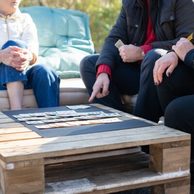 Makkelijk en voordelig je eigen pallet bank maken voor in de tuin