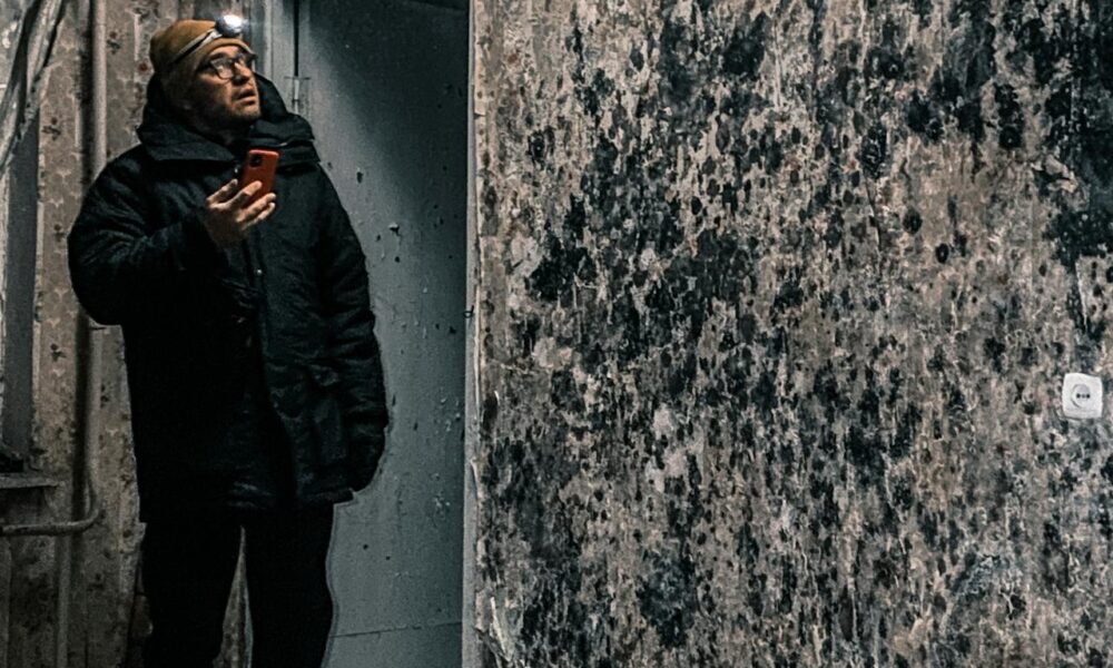 Schimmel in huis bestrijden: zo pak je het probleem écht aan