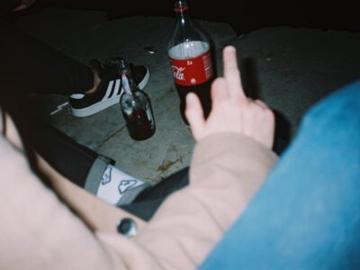 Zelf je gootsteen ontstoppen met soda: simpel en snel aan de slag