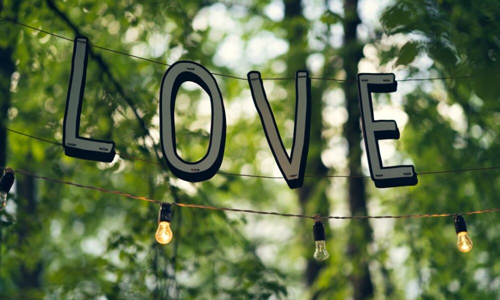 Het liefdesleven van Tom Waes: wie is zijn vriendin Charlotte?