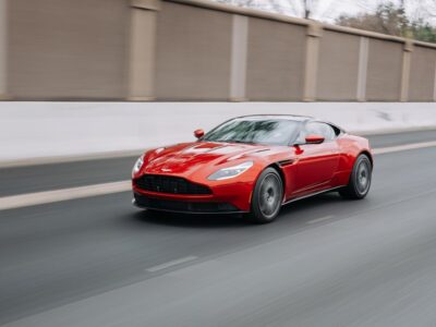 Frisse lucht in de auto met het interieurfilter vervangen